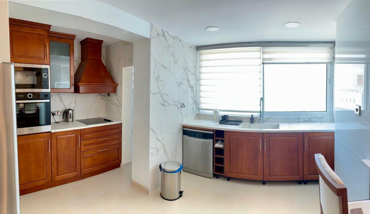 Modern 2 Bed Room Large Apartment Nicosie Extérieur photo